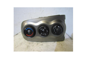 Commande chauffage TOYOTA YARIS 2 Photo n°1