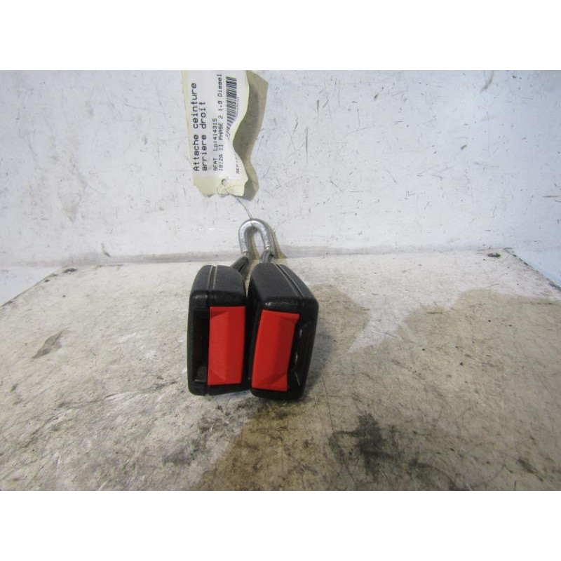 Attache ceinture arriere droit SEAT IBIZA 2 Photo n°1