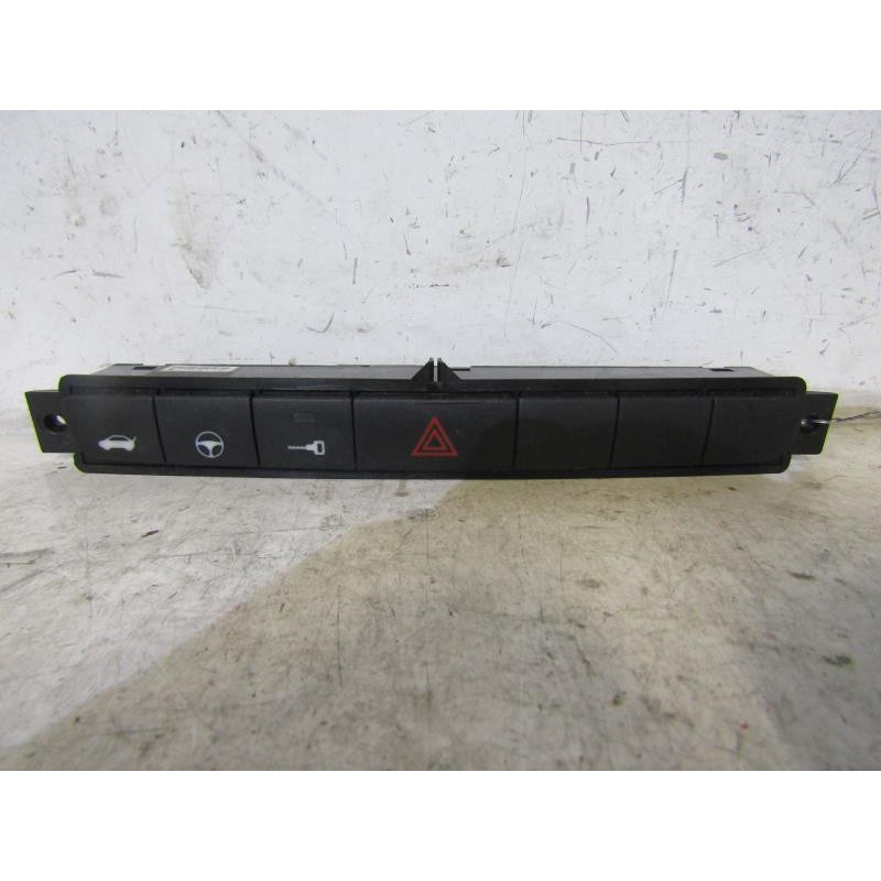Bouton de warning FIAT GRANDE PUNTO Photo n°1