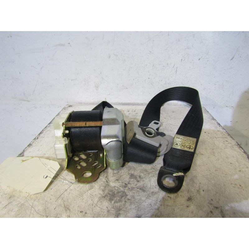 Ceinture avant droit TOYOTA COROLLA VERSO 2 Photo n°1