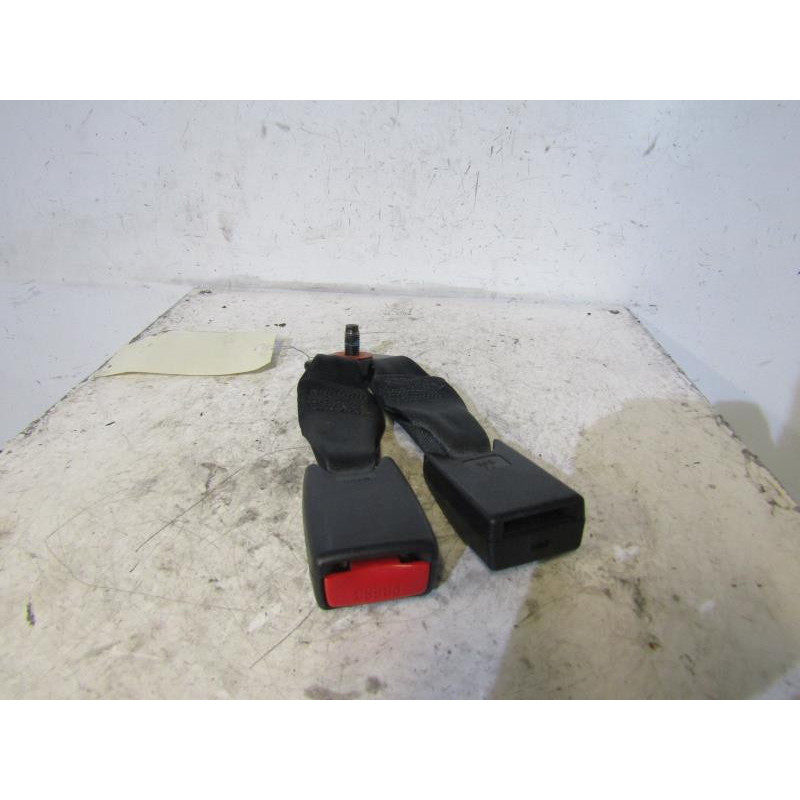Attache ceinture arriere droit NISSAN ALMERA 2 Photo n°1