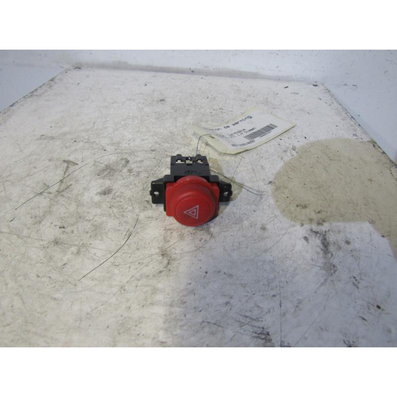 Bouton de warning HONDA CIVIC 7 Photo n°1