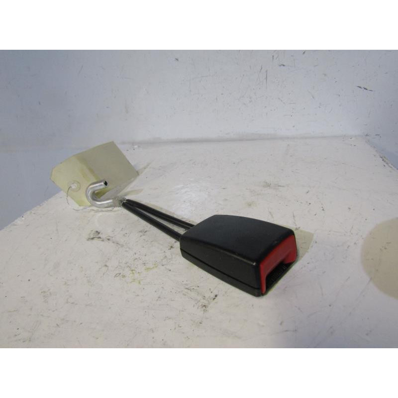 Attache ceinture arriere droit SEAT TOLEDO 2 Photo n°1