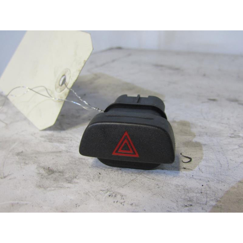 Bouton de warning FORD FIESTA 5 Photo n°1