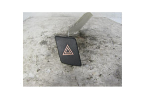 Bouton de warning TOYOTA YARIS 2 Photo n°1