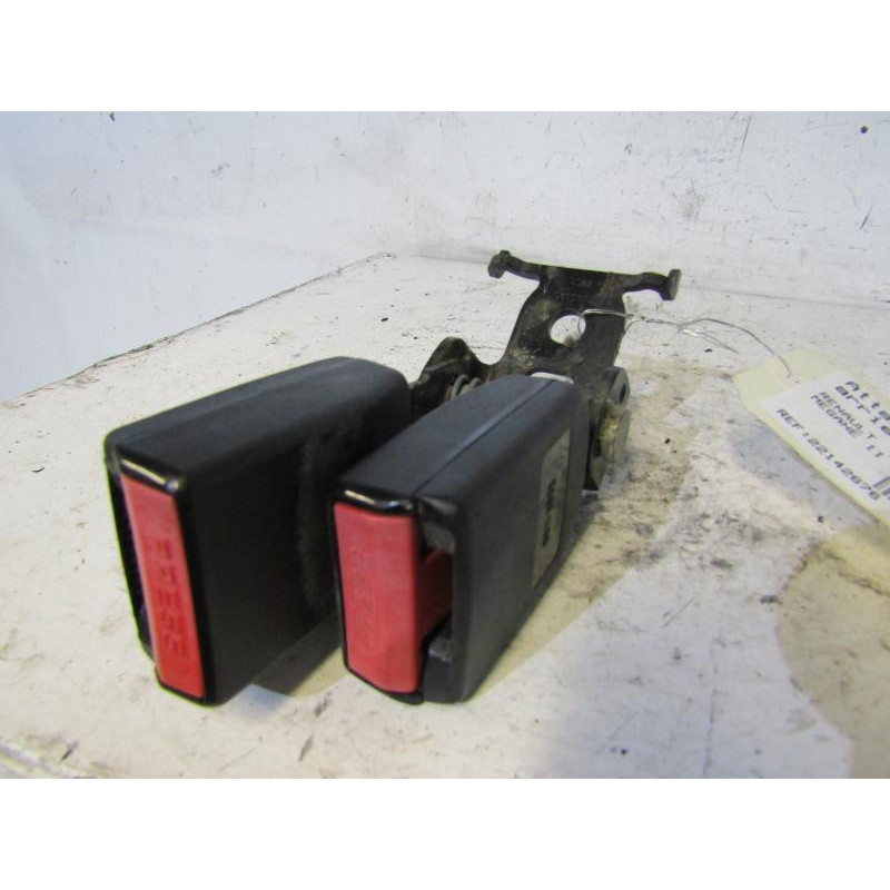 Attache ceinture arriere gauche RENAULT MEGANE 2 Photo n°1