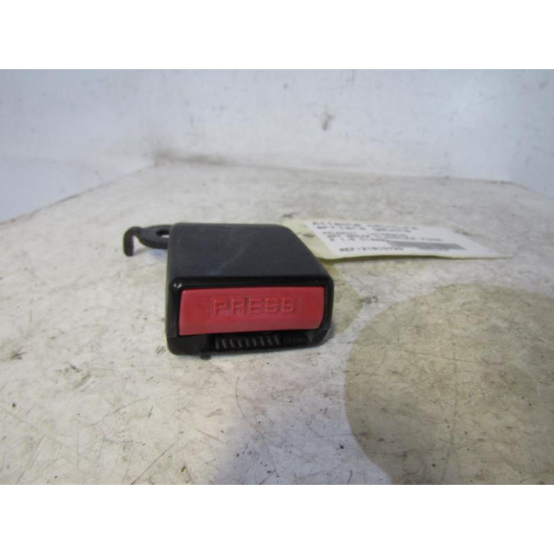 Attache ceinture arriere gauche PEUGEOT 307 Photo n°1