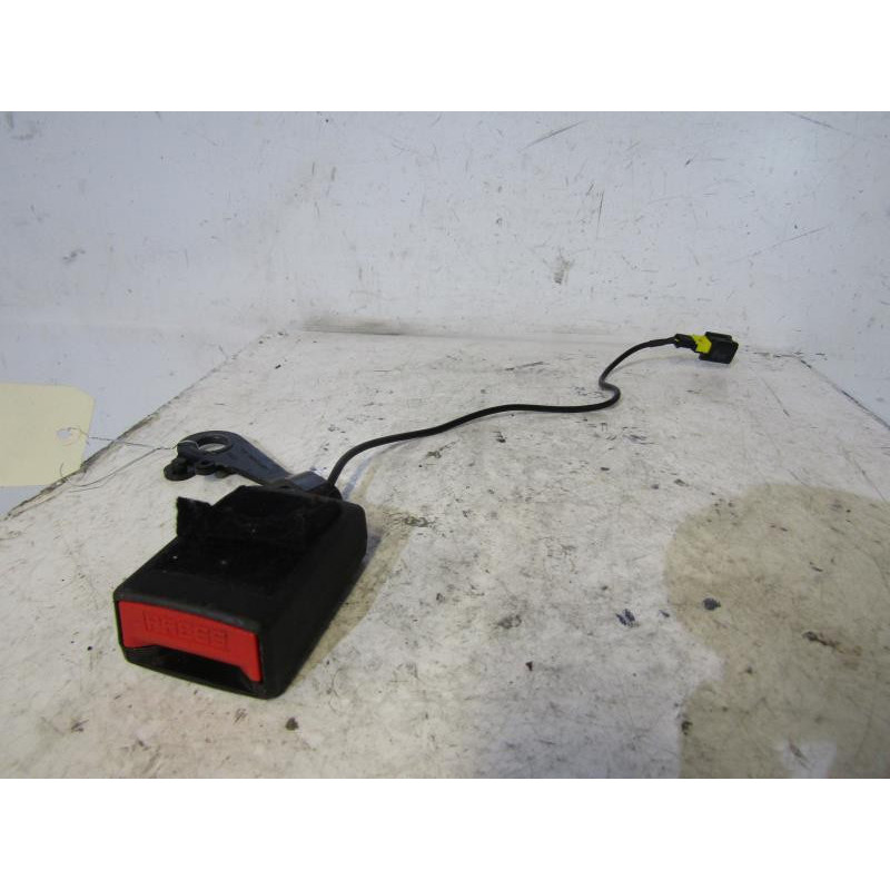 Attache ceinture arriere droit CITROEN C4 GRAND PICASSO 1 Photo n°1