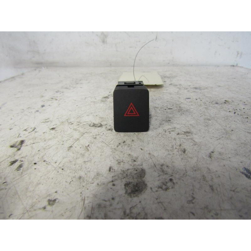 Bouton de warning NISSAN QASHQAI 2 Photo n°1