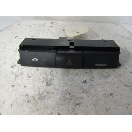 Bouton de warning TOYOTA COROLLA VERSO 2