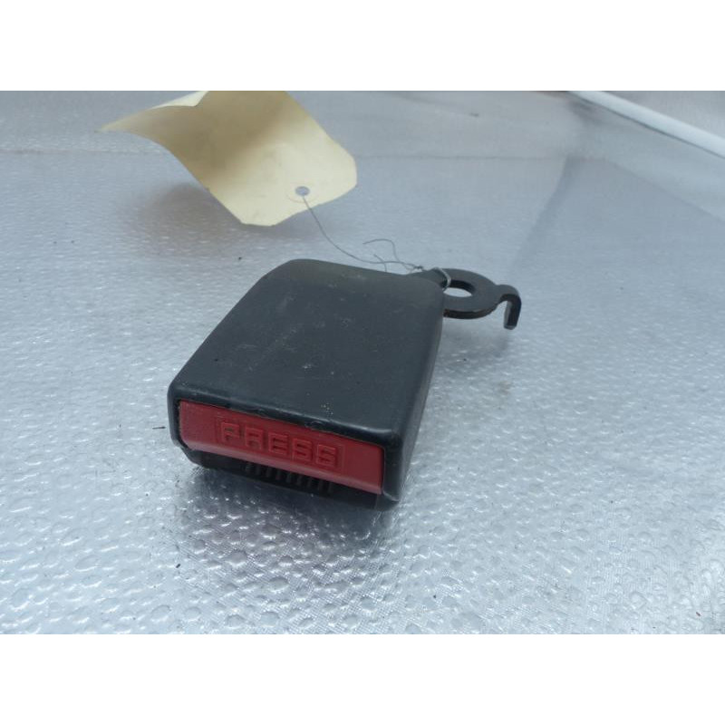 Attache ceinture arriere droit PEUGEOT 307 Photo n°1