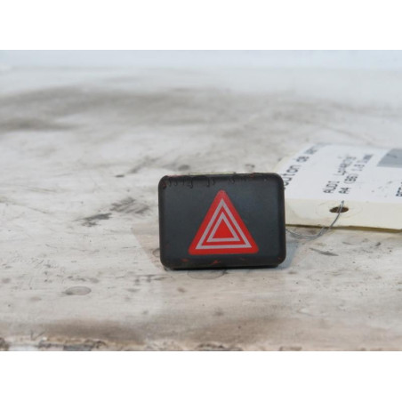 Bouton de warning AUDI A4 2