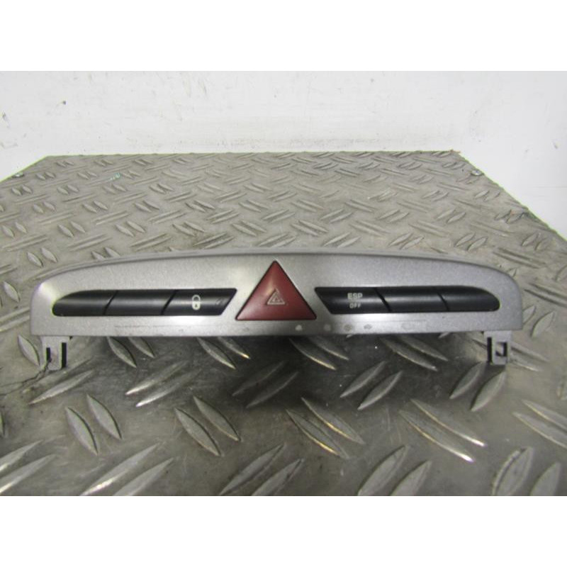 Bouton de warning PEUGEOT 308 1 SW Photo n°1