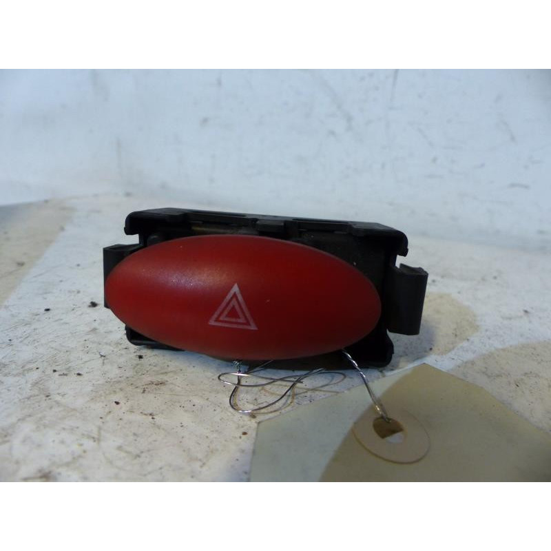 Bouton de warning RENAULT TWINGO 2 Photo n°1