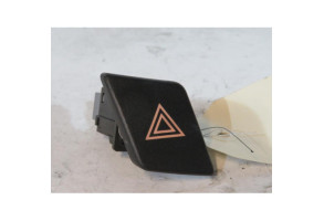 Bouton de warning TOYOTA YARIS 2 Photo n°1