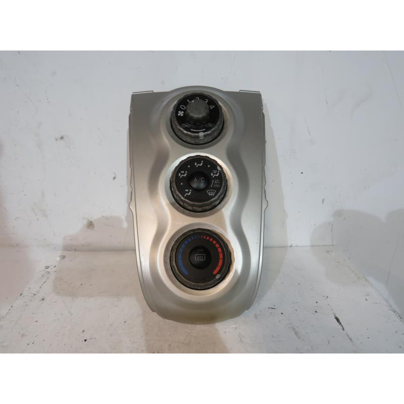 Commande chauffage TOYOTA YARIS 2 Photo n°1