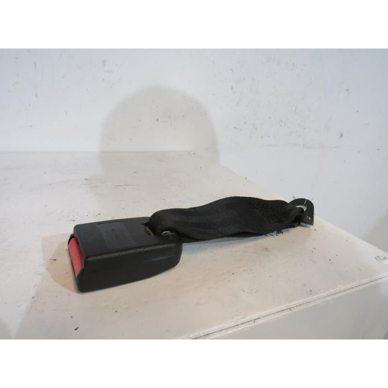 Attache ceinture arriere droit PEUGEOT 206+ Photo n°1
