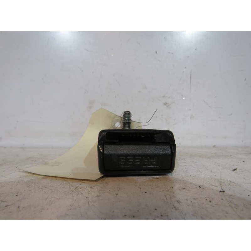 Attache ceinture arriere droit RENAULT SCENIC 2 Photo n°1