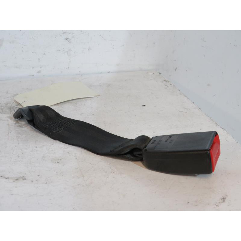 Attache ceinture arriere gauche PEUGEOT 406 Photo n°1