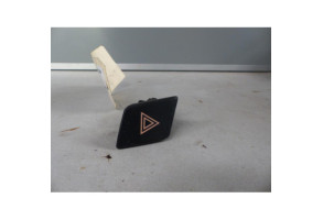 Bouton de warning TOYOTA YARIS 2 Photo n°1