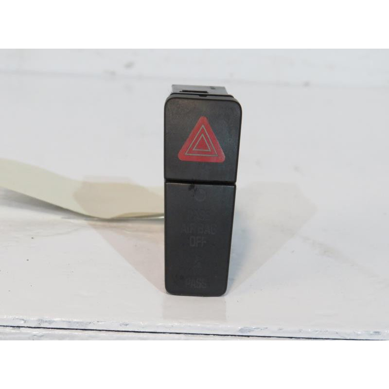 Bouton de warning SUZUKI SWIFT 4 Photo n°1