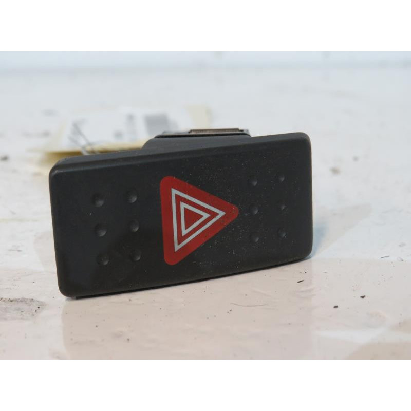 Bouton de warning SUZUKI SX4 1 Photo n°1