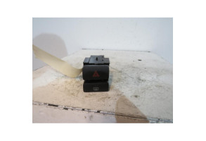 Bouton de warning TOYOTA COROLLA 10 Photo n°1