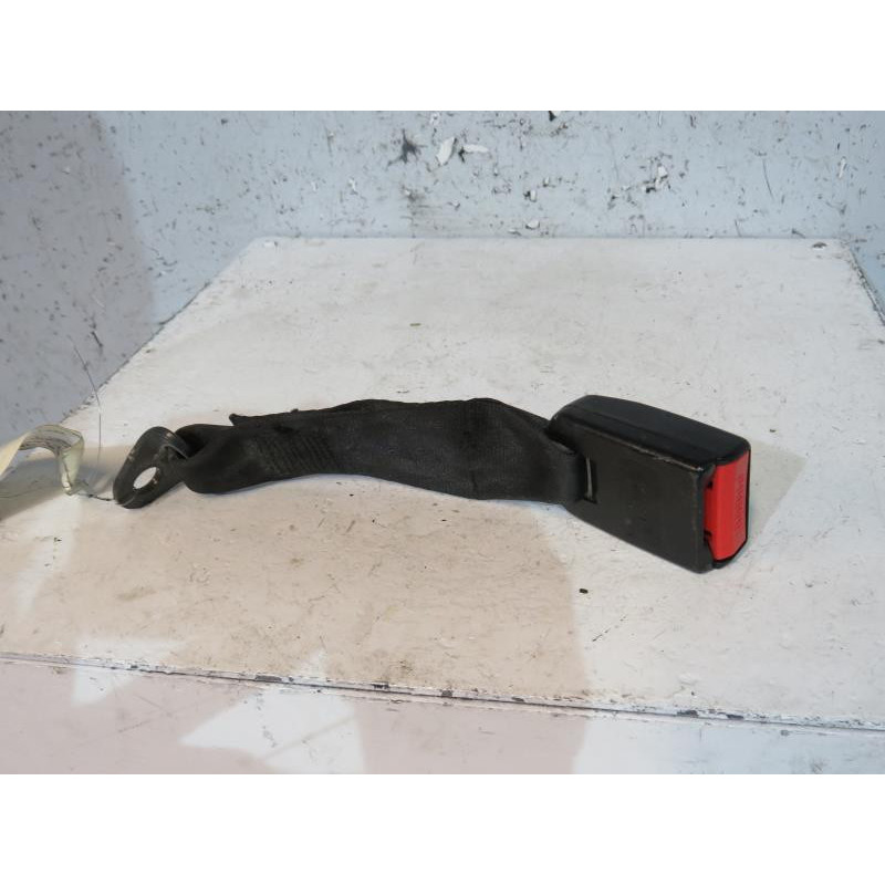 Attache ceinture arriere gauche PEUGEOT 206+ Photo n°1