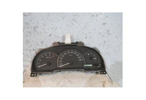 Compteur TOYOTA AVENSIS VERSO Photo n°1