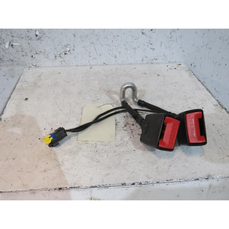 Attache ceinture arriere gauche CITROEN C5 1 Photo n°1
