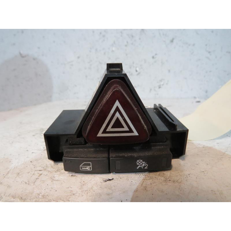 Bouton de warning OPEL CORSA D Photo n°1
