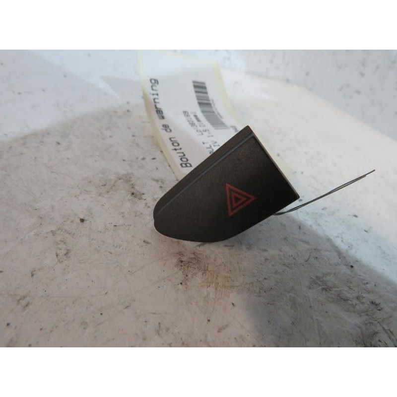 Bouton de warning RENAULT CLIO 4 Photo n°1