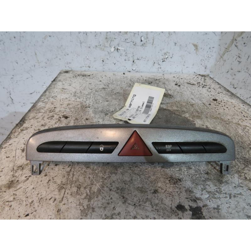 Bouton de warning PEUGEOT 308 1 Photo n°1