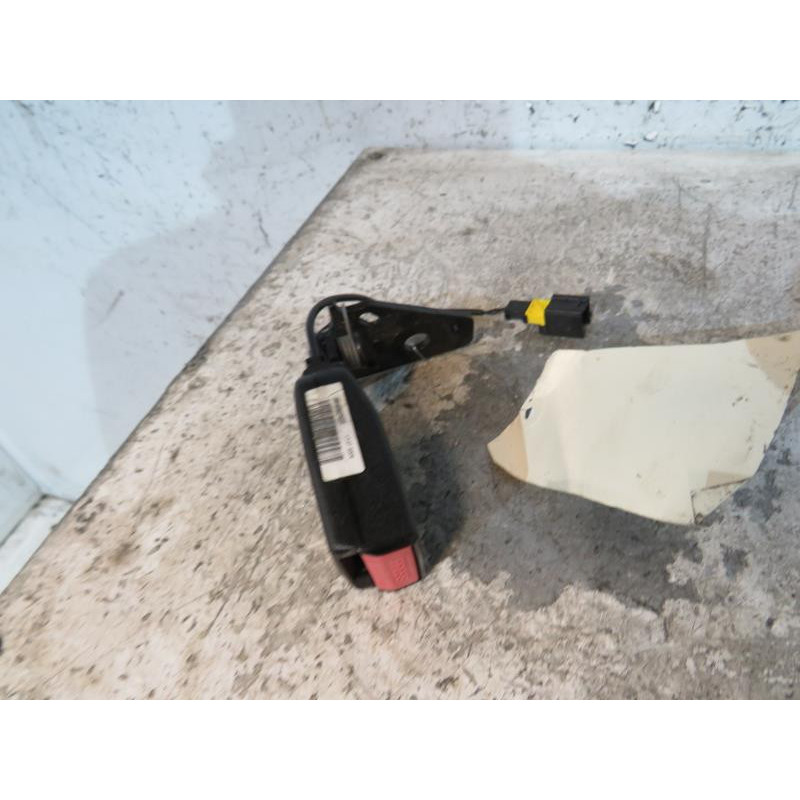 Attache ceinture arriere gauche PEUGEOT 207 Photo n°1