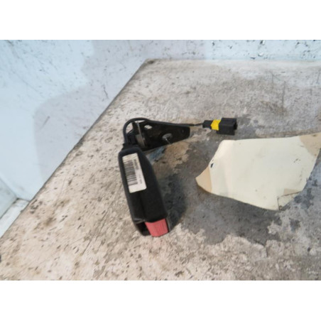 Attache ceinture arriere gauche PEUGEOT 207