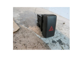 Bouton de warning MAZDA 3 1 Photo n°1