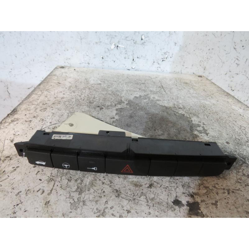 Bouton de warning FIAT GRANDE PUNTO Photo n°1