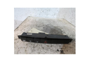 Bouton de warning FIAT GRANDE PUNTO Photo n°1