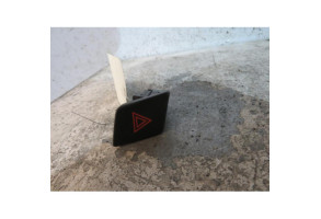 Bouton de warning TOYOTA YARIS 2 Photo n°1