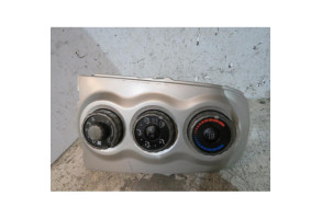 Commande chauffage TOYOTA YARIS 2 Photo n°1