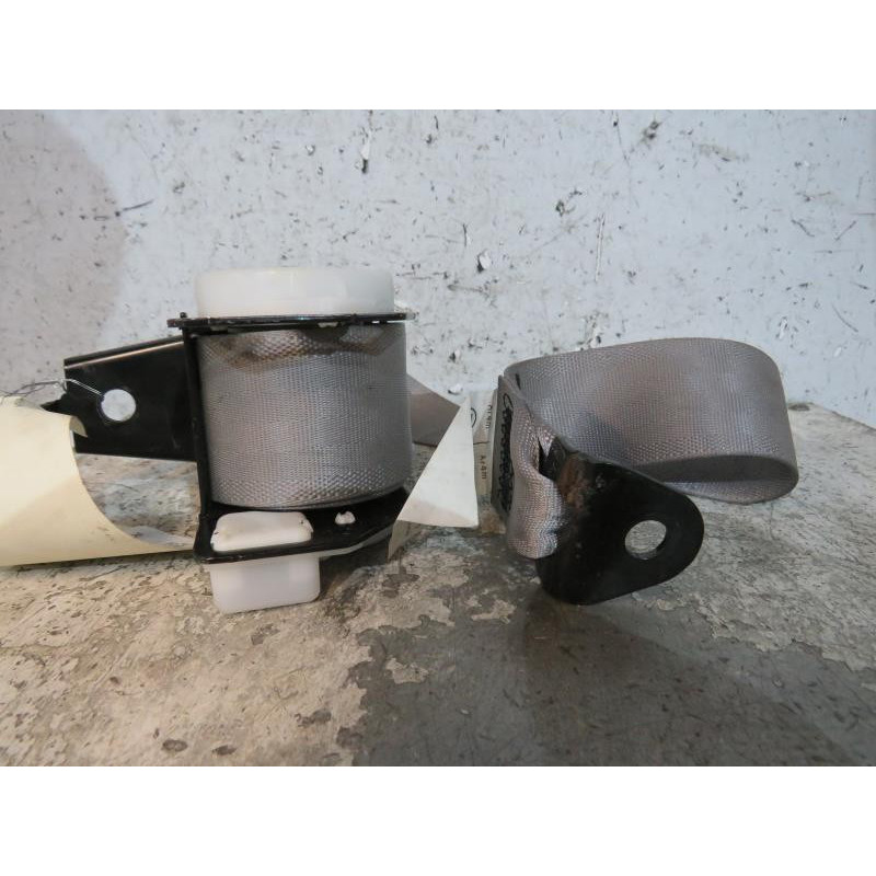 Ceinture arriere droit MAZDA 323 6 Photo n°1
