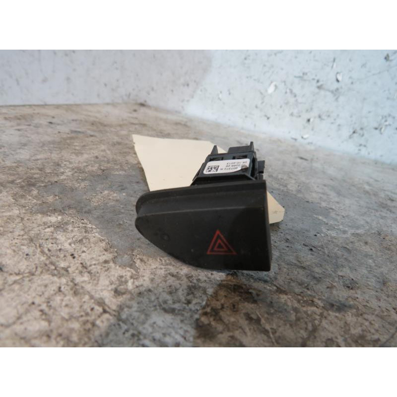 Bouton de warning RENAULT CLIO 4 Photo n°1