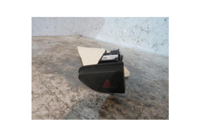 Bouton de warning RENAULT CLIO 4 Photo n°1
