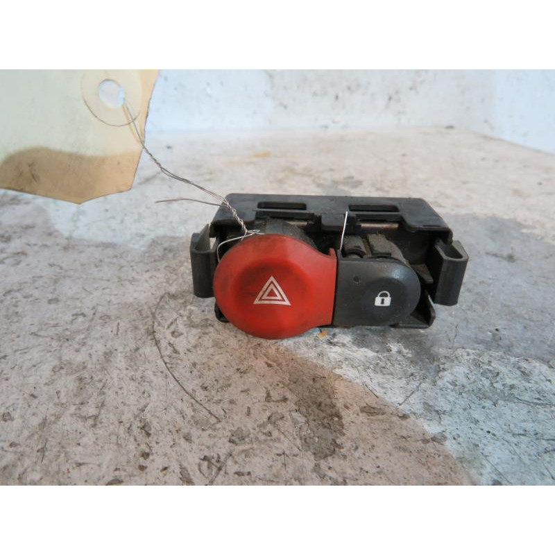 Bouton de warning RENAULT MODUS Photo n°1