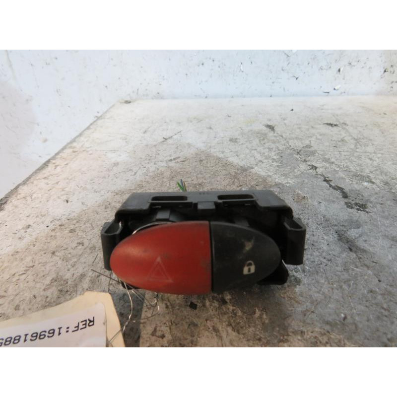 Bouton de warning RENAULT TWINGO 2 Photo n°1