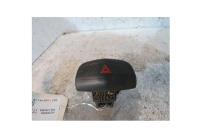 Bouton de warning NISSAN PRIMERA 4 Photo n°1