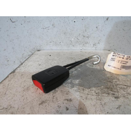 Attache ceinture arriere droit SEAT LEON 1