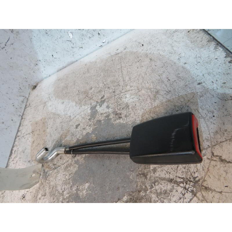 Attache ceinture arriere droit SEAT LEON 1 Photo n°1