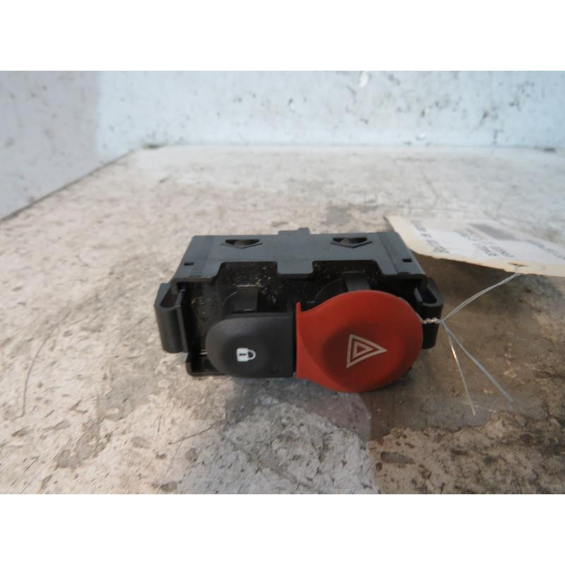 Bouton de warning RENAULT KANGOO 2 Photo n°1
