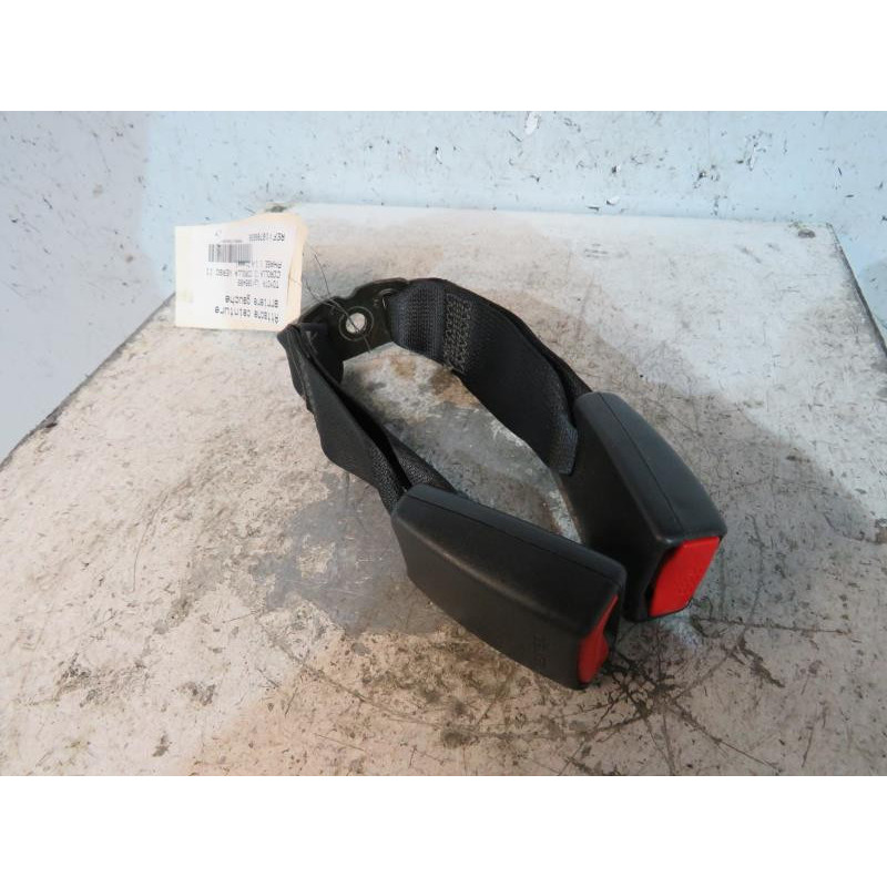 Attache ceinture arriere gauche TOYOTA COROLLA 10 Photo n°1